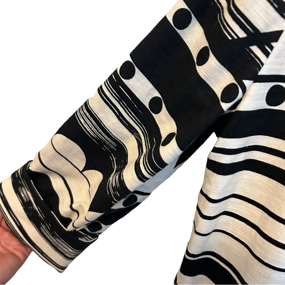 💥NWT💥Chico’s Black and White Linen Coat Size 1 - Picture 4 of 7
